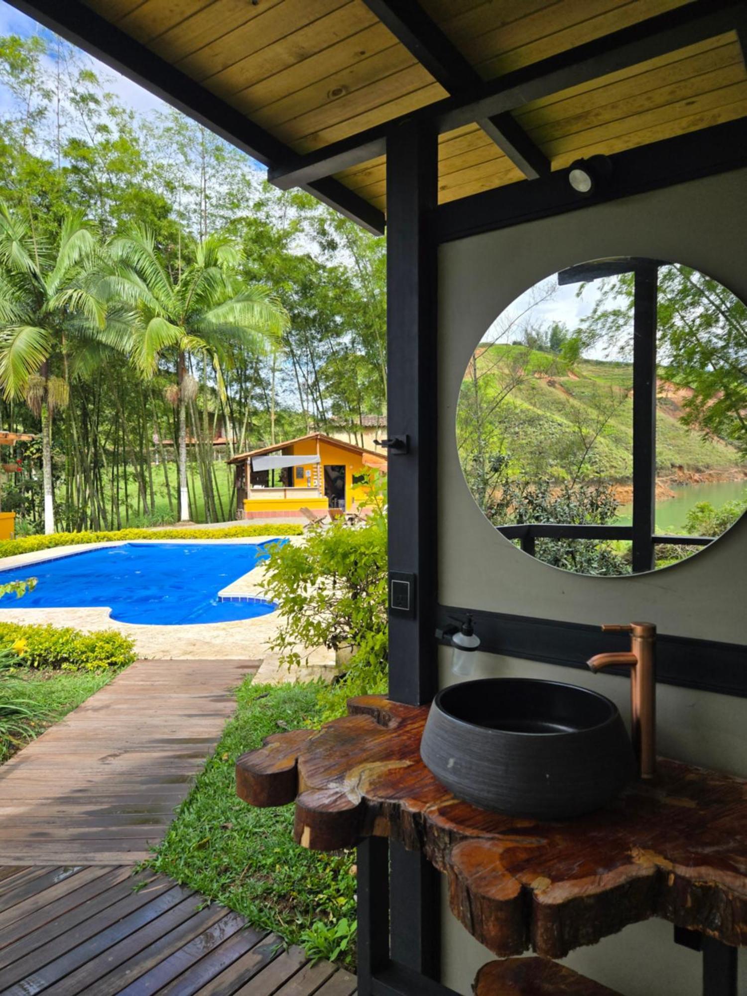 Hostel Volare Guatape Isla Zewnętrze zdjęcie
